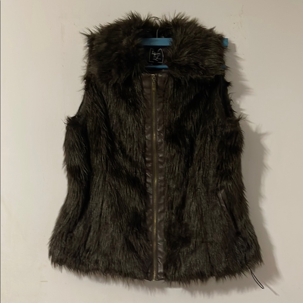 Chic Brown Faux Fur Vest with Plush Texture
